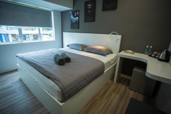 Desk, soundproofing, iron/ironing board, free WiFi