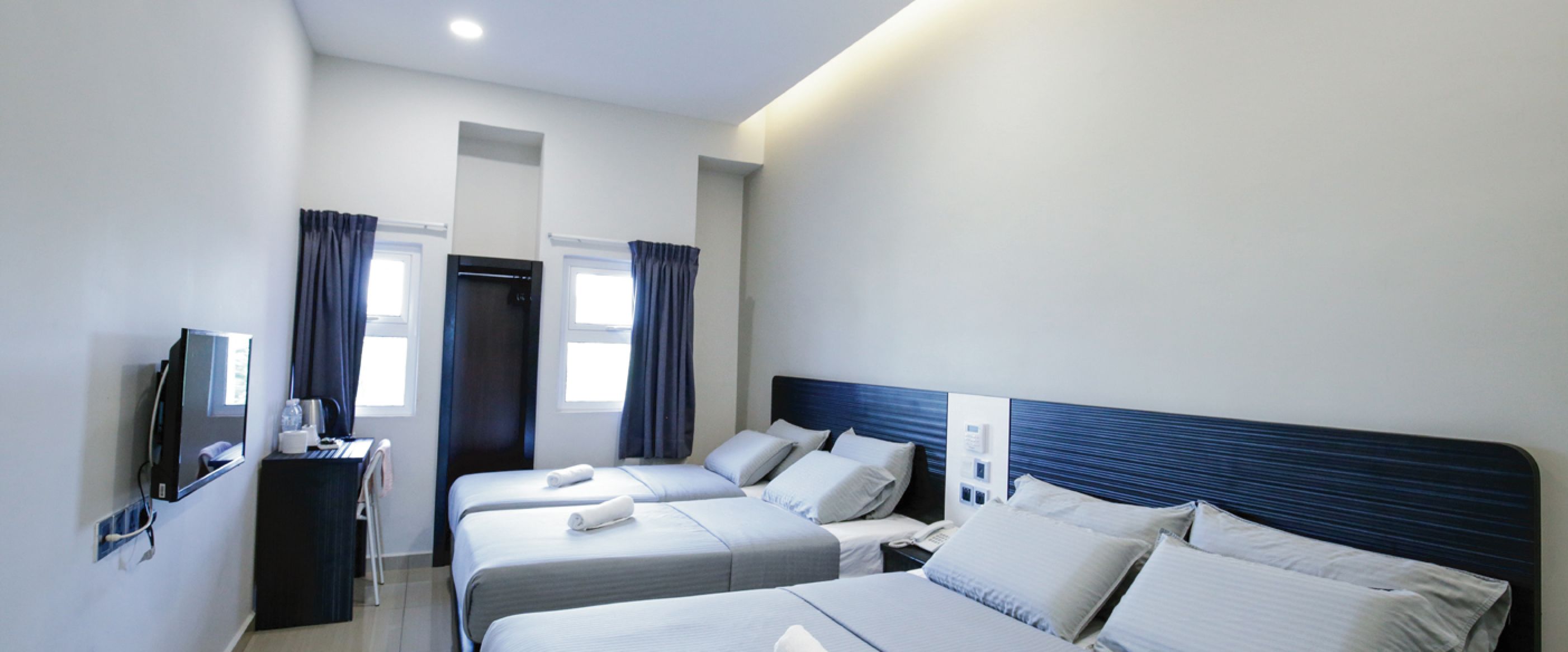 quad premier | desk, iron/ironing board, free wifi, bed sheets