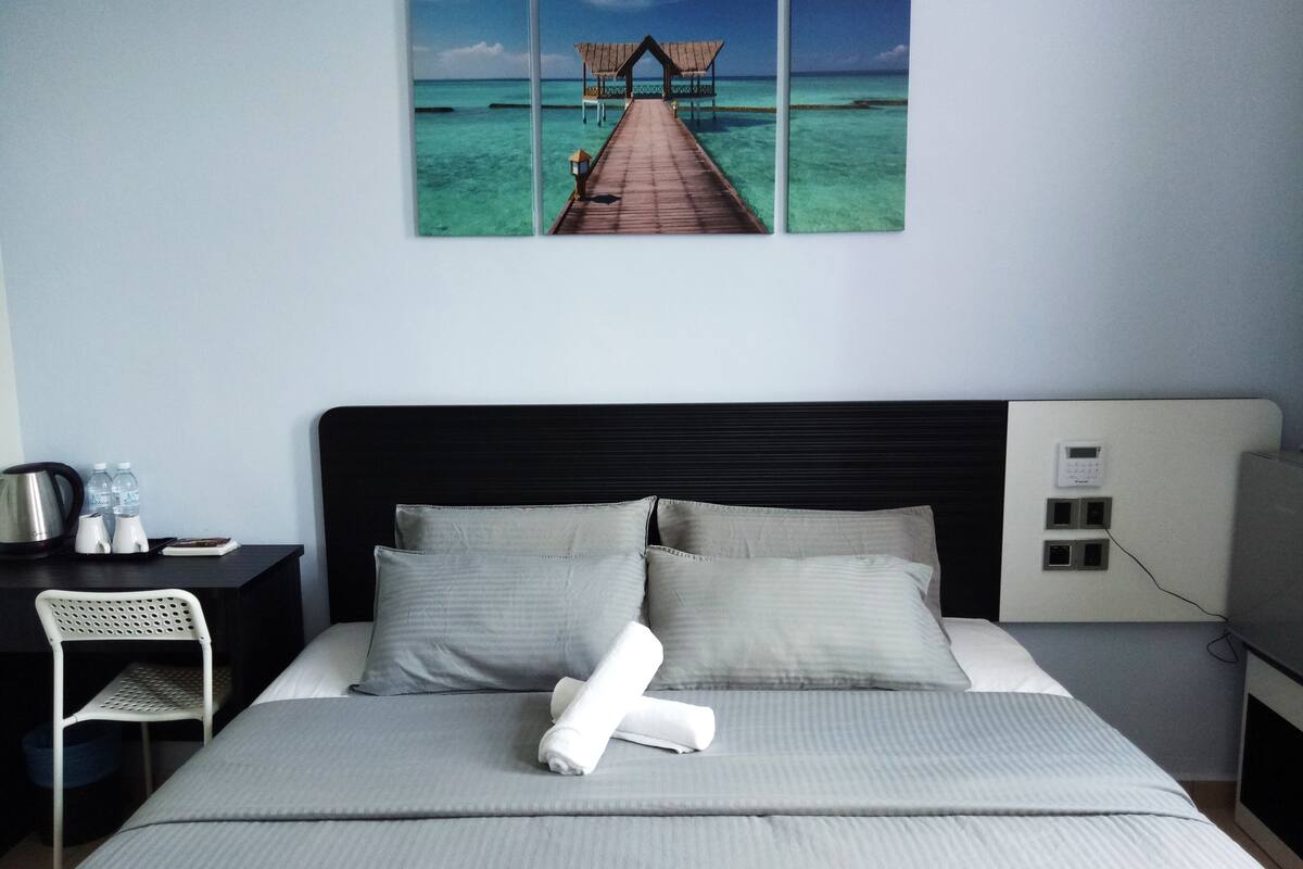 classic king | desk, iron/ironing board, free wifi, bed sheets