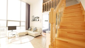 Design Duplex, City View, Mezzanine | 1 bedroom, premium bedding, WiFi (free) - Hongdae Jess's Cozy Place (Seoul)