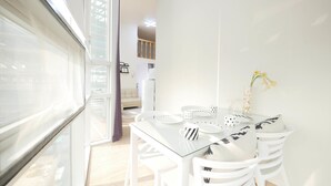In-room dining - Hongdae Jess's Cozy Place (Seoul)