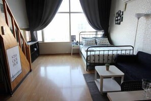 Duplex Apartment #02 | 1 ห้องนอน, เครื่องนอนระดับพรีเมียม, Wi-Fi ฟรี
