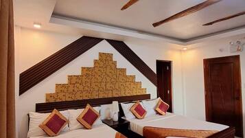 Premier Quadruple Room, 2 Double Beds | Premium bedding, iron/ironing board, free WiFi, bed sheets