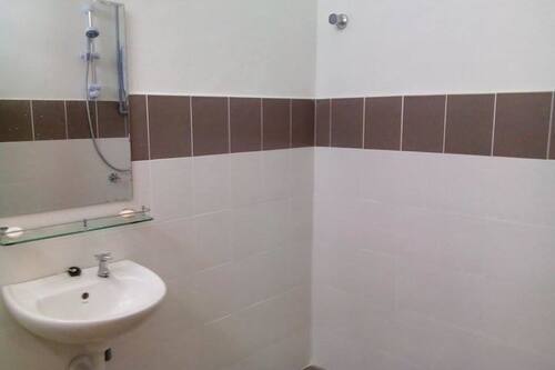 House, 4 Bedrooms | Bathroom