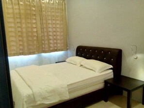 Talo, 4 makuuhuonetta | 4 makuuhuonetta, työpöytä, silitysrauta/-lauta