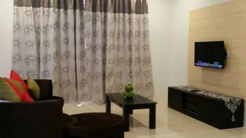 House, 4 Bedrooms | 4 bedrooms, desk, iron/ironing board