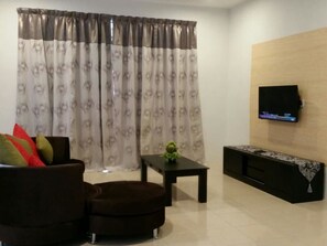 Talo, 4 makuuhuonetta | 4 makuuhuonetta, työpöytä, silitysrauta/-lauta