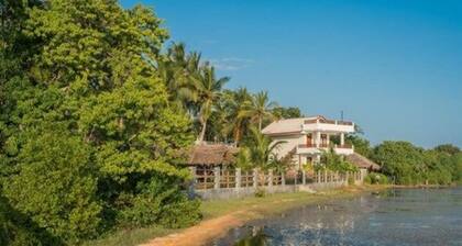 Hideaway Lodge