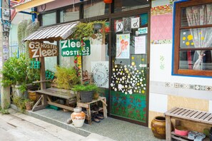 Property entrance - Zleep63 - Hostel (Bangkok)