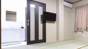 Quarto tradicional, banheiro privativo (Deluxe Japanese Style, for 2~4 People) | Wi-Fi de cortesia