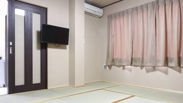Japanese Style Deluxe Room for 2~4 People, Private Bathroom | Free WiFi