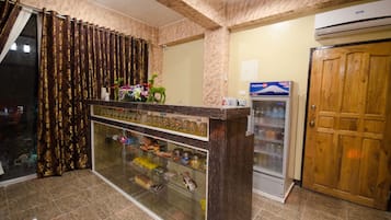 Snack bar