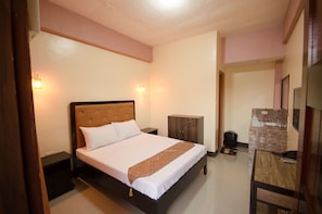 Double Room | In-room safe, desk, soundproofing, rollaway beds - RSG Microhotel (General Santos)