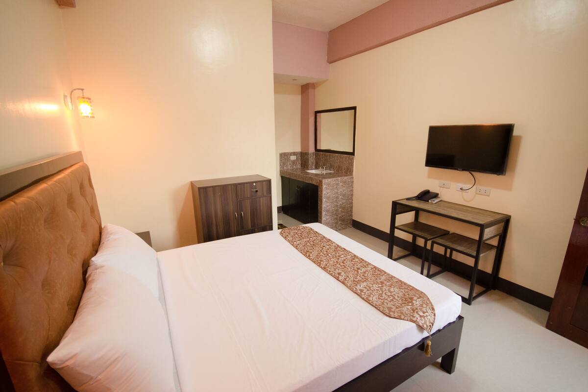 In-room safe, desk, soundproofing, rollaway beds (surcharge)