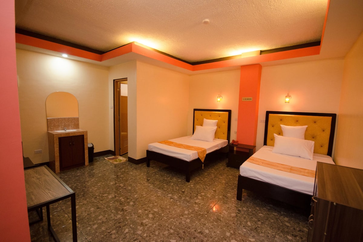 In-room safe, desk, soundproofing, rollaway beds (surcharge)
