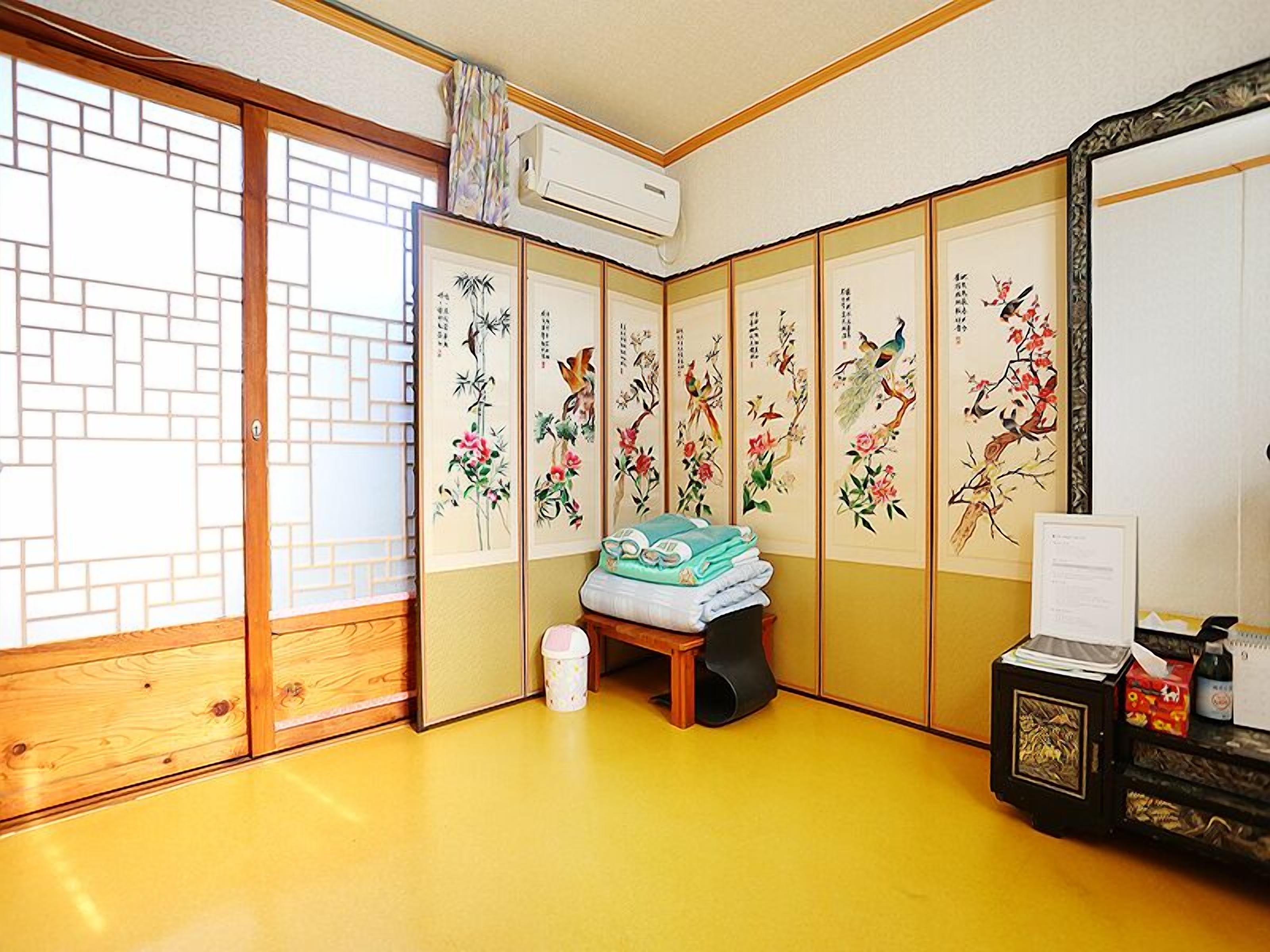 Individually decorated, free WiFi