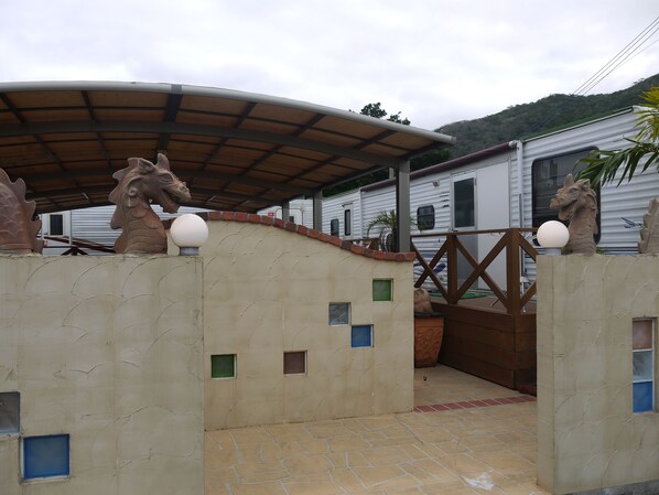 Property entrance - Kariyushi Trailer House (Tokashiki)