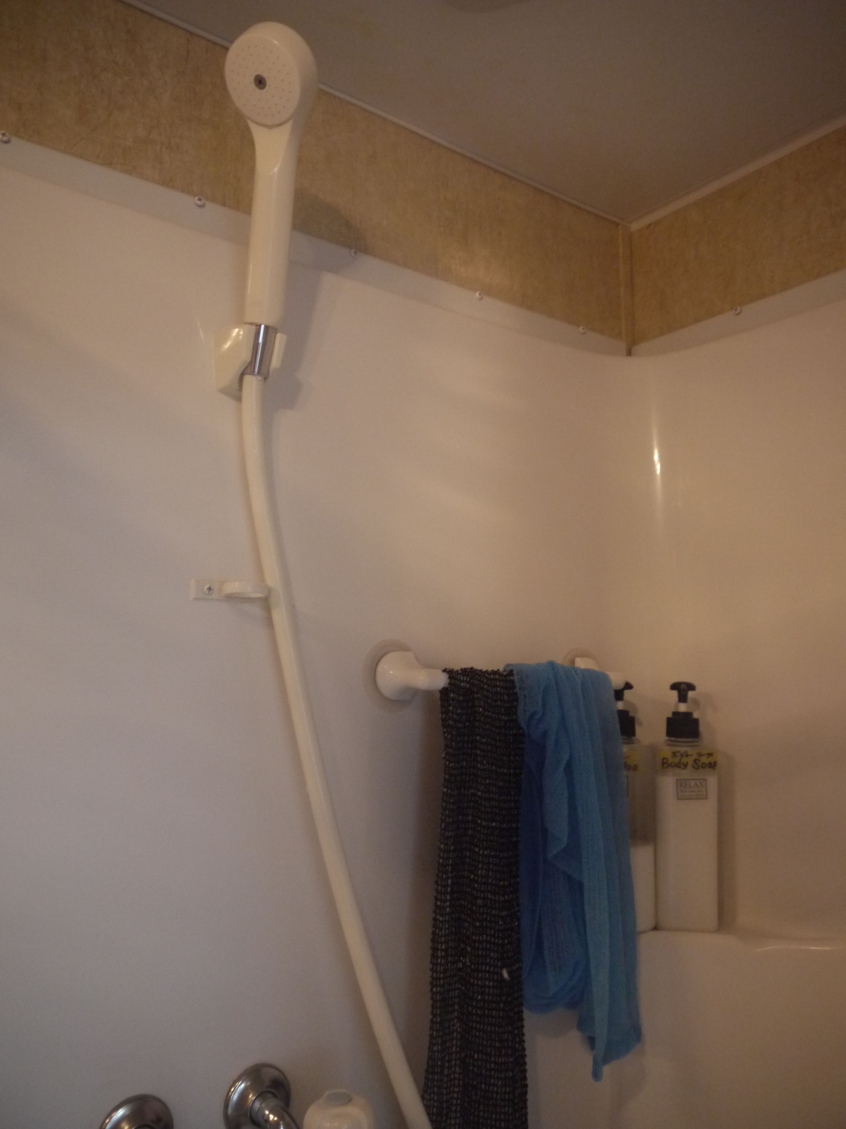 Mobile Home, Non Smoking (Trailer House) | Bathroom shower