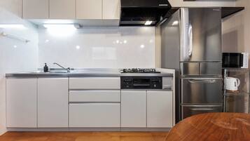 Shiki Homes | HARU 春 | Private kitchen | Full-size fridge, microwave, stovetop, electric kettle