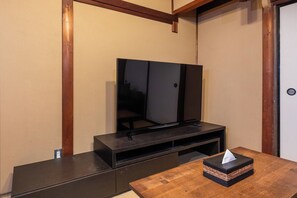 Shiki Homes | HARU 春 | 起居區 | 55-吋平面電視、數位頻道、電視