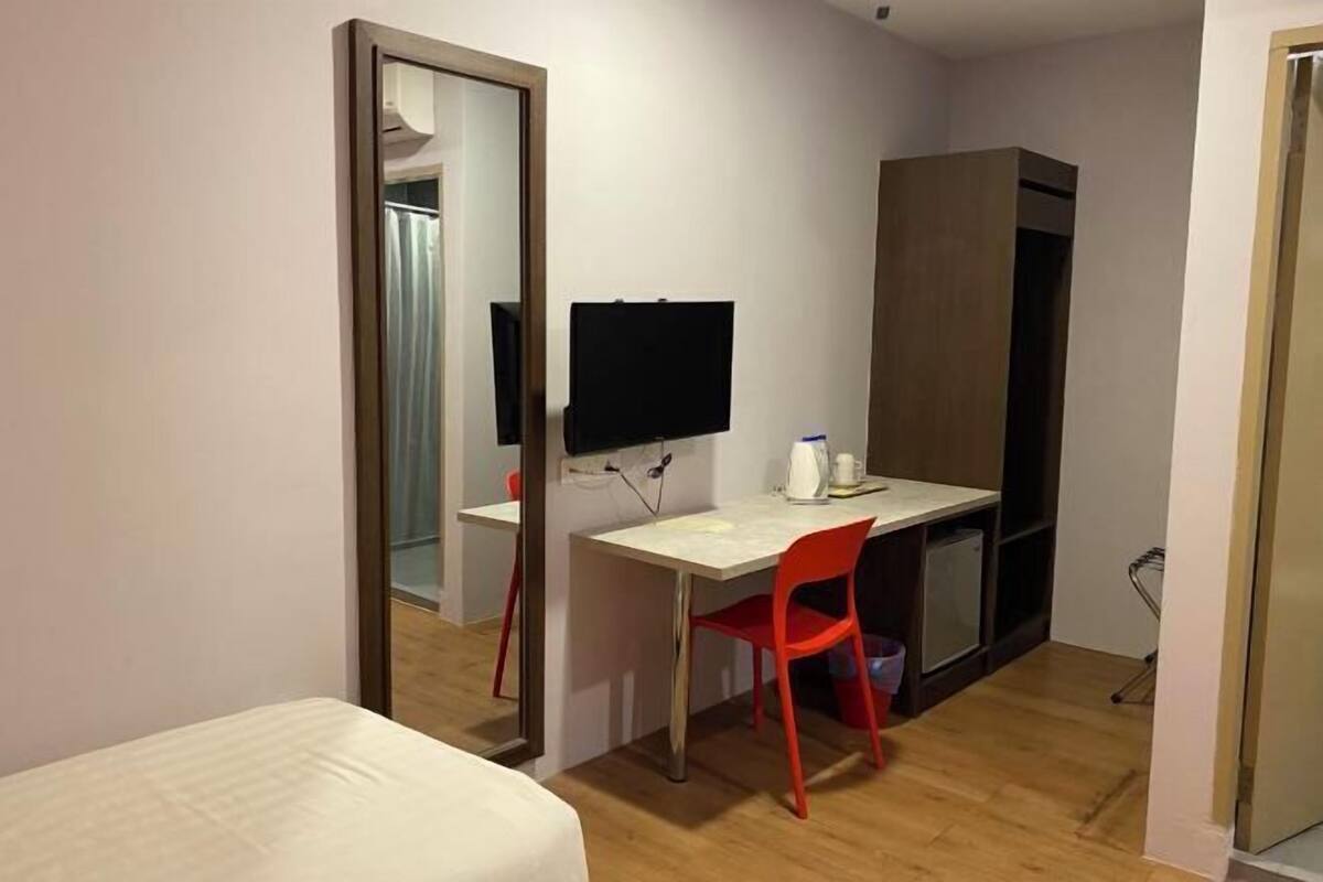 Minibar, desk, iron/ironing board, free WiFi