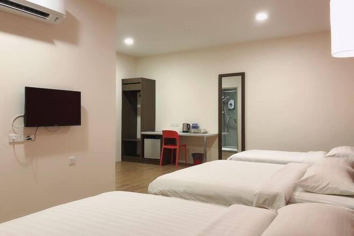 Minibar, desk, iron/ironing board, free WiFi