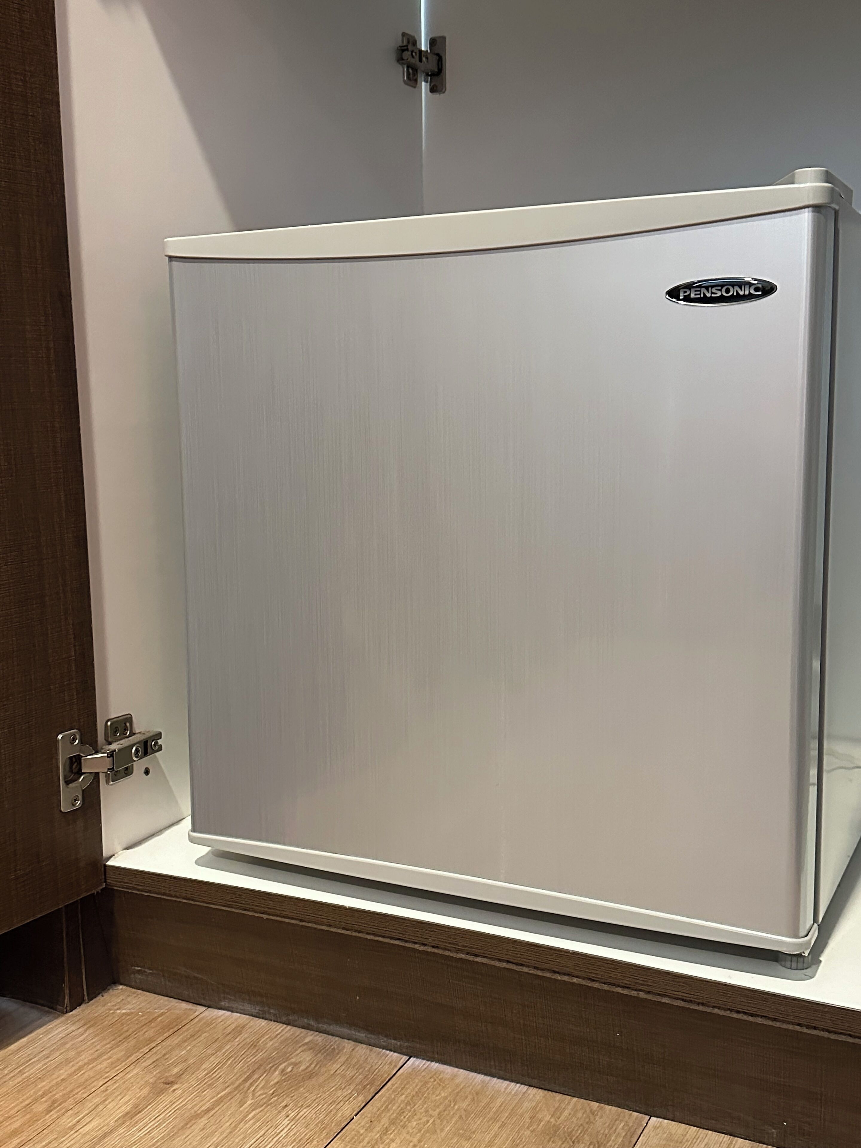 deluxe triple room | minibar, desk, iron/ironing board, free wifi