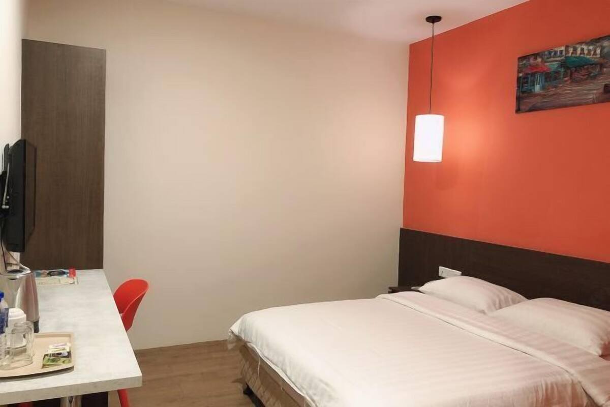 Minibar, desk, iron/ironing board, free WiFi