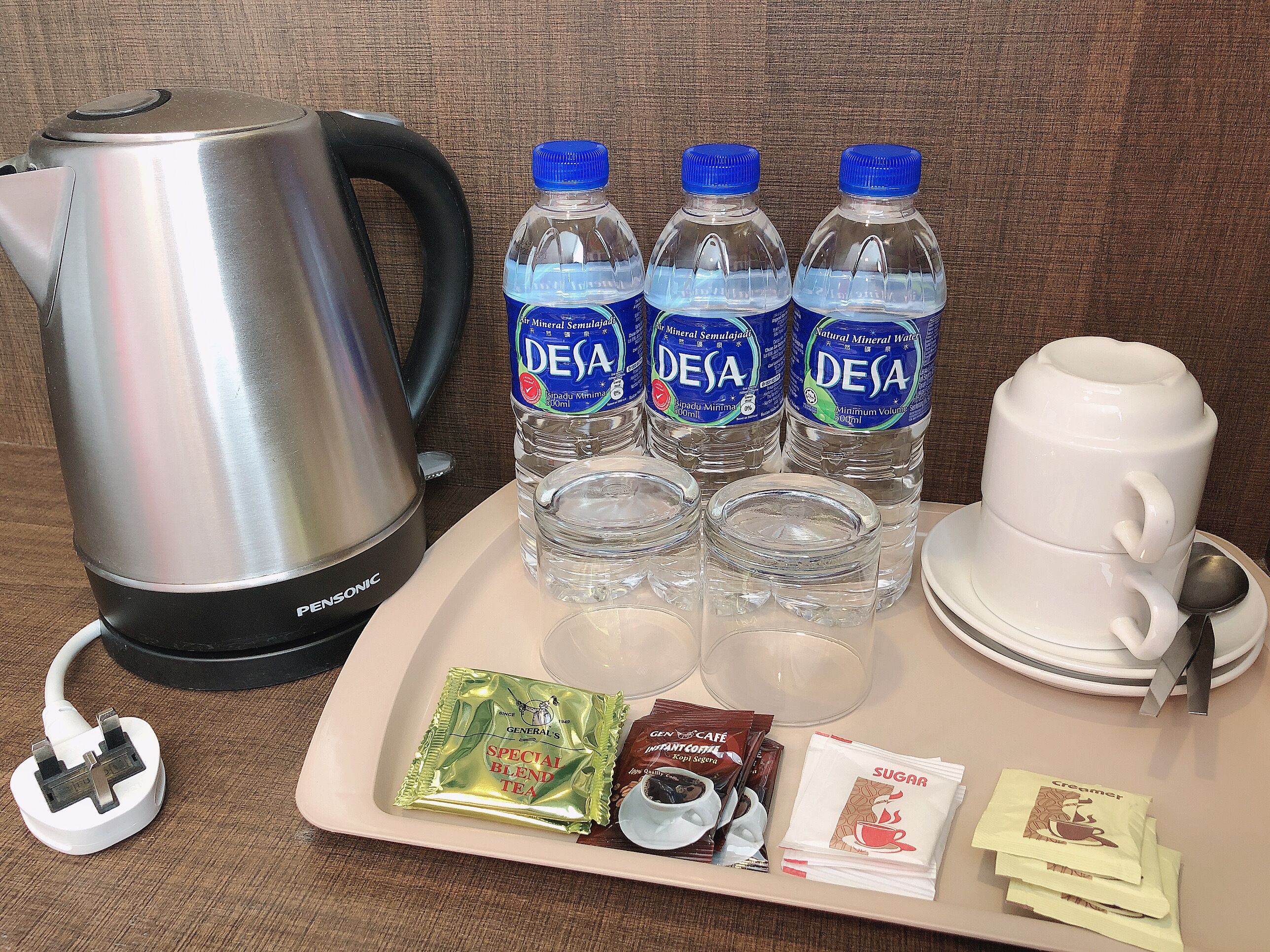 deluxe triple room | minibar, desk, iron/ironing board, free wifi