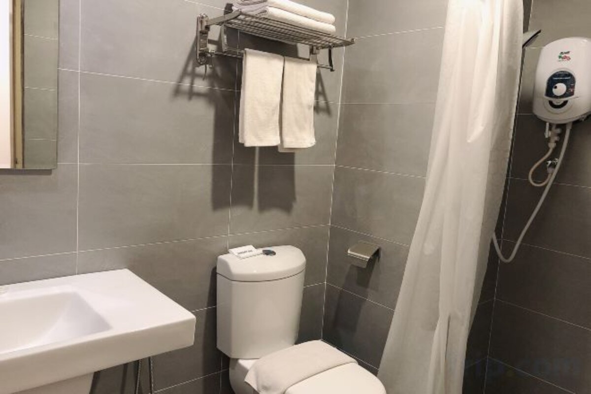 샤워 시설, 레인폴 샤워기, 무료 세면용품, 헤어드라이어