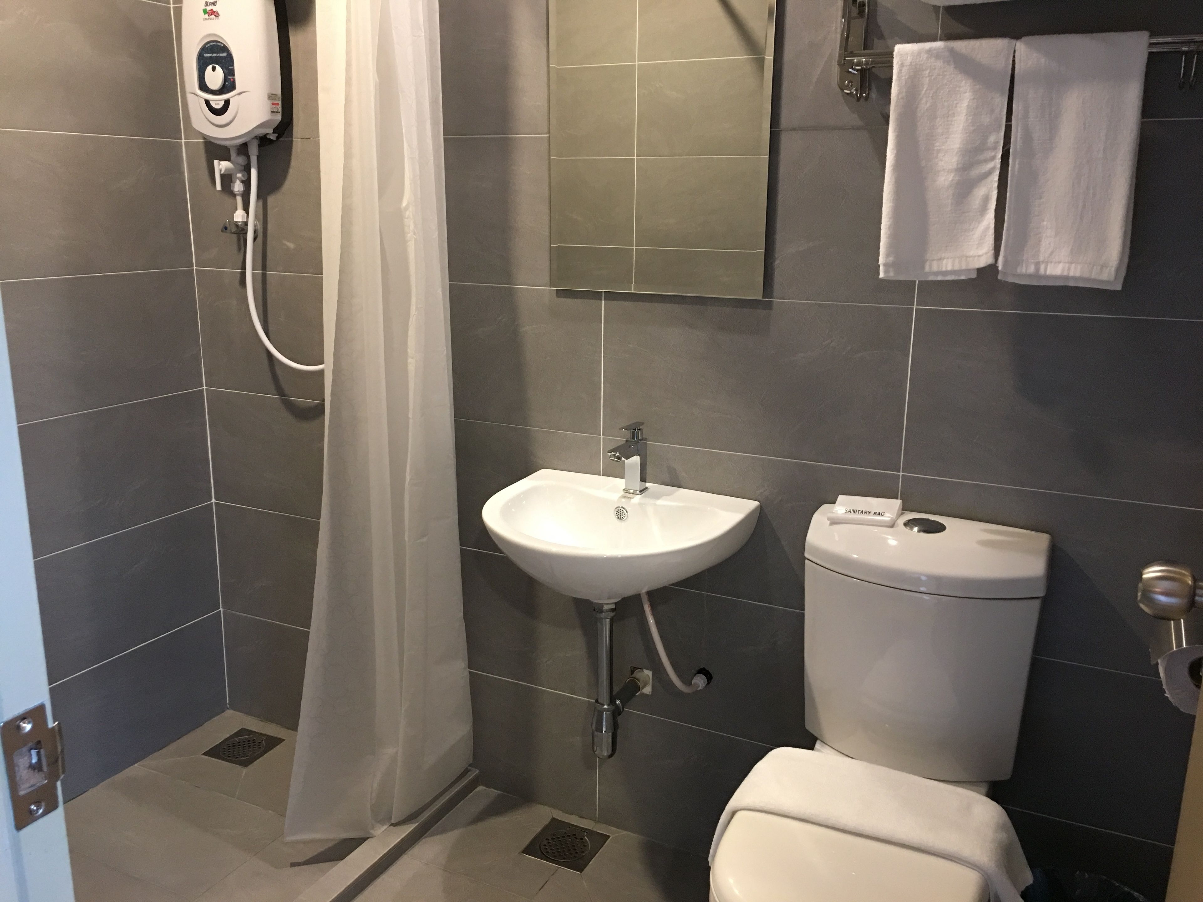 deluxe triple room | bathroom | shower, rainfall showerhead, free toiletries, hair dryer