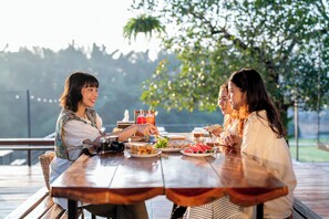 Desayuno de cocina local incluido todos los días