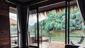 Raft Zone | 書桌、免費無線上網、床單