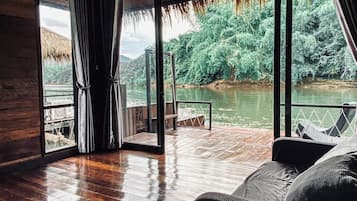 Raft Zone | 1 slaapkamer, een bureau, gratis wifi, beddengoed
