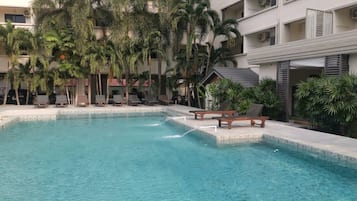 Kolam renang outdoor