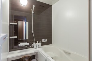 Shiki Homes | NENE 音々 | Bathroom shower - Shiki Homes NENE (Kyoto)