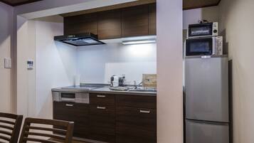 Shiki Homes | NENE 音々 | Private kitchen | Full-sized fridge, microwave, stovetop, electric kettle