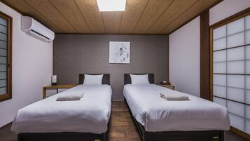 Shiki Homes | NENE 音々 | 1 bedroom, individually decorated, individually furnished, desk