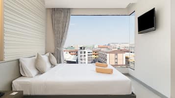 Deluxe Double Bed A | Hypo-allergenic bedding, in-room safe, desk, blackout curtains