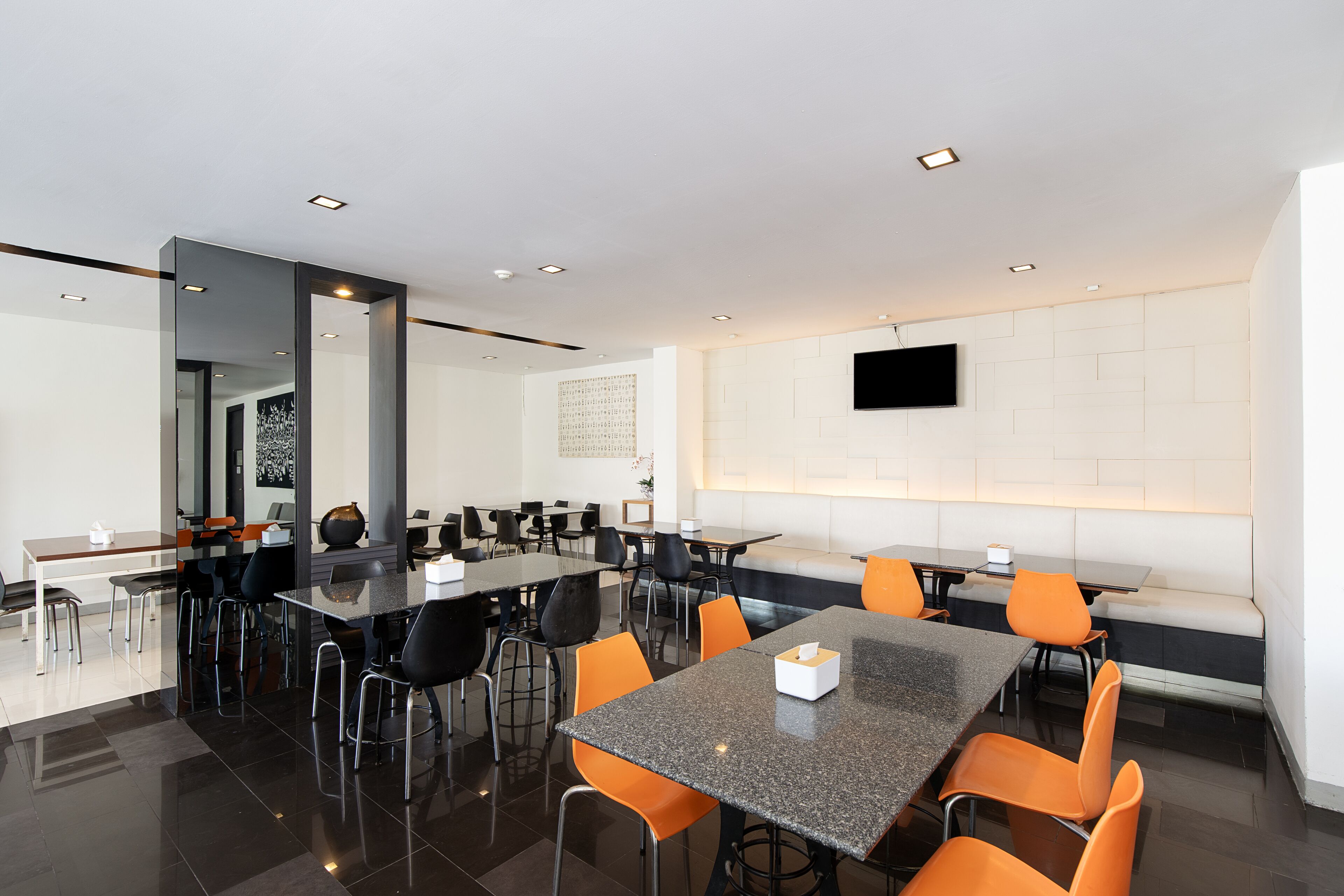 Photo - Leenova Hotel