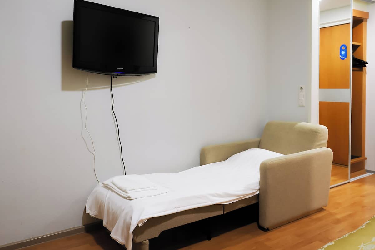 Family Room | Minibar, desk, iron/ironing board, free WiFi