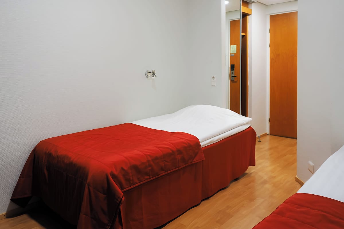 Twin Room | Minibar, desk, iron/ironing board, free WiFi