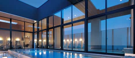 Premium bedding, iron/ironing board, WiFi, bed sheets