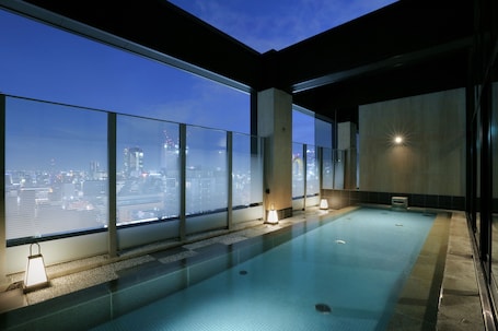 Sauna, hot tub