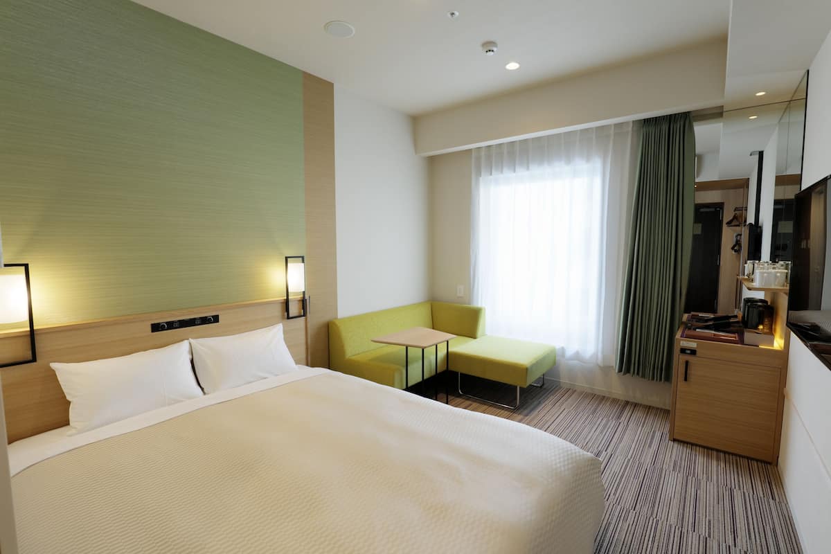 Premium bedding, iron/ironing board (on request), WiFi, bed sheets