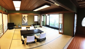 Japanese Style Retro Room With Western Bed Room