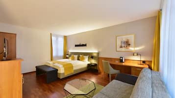 Allergikerbettwaren, Schreibtisch, laptopgeeigneter Arbeitsplatz