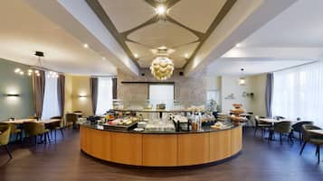 Colazione self-service, servita tutte le mattine (18.50 CHF a persona)