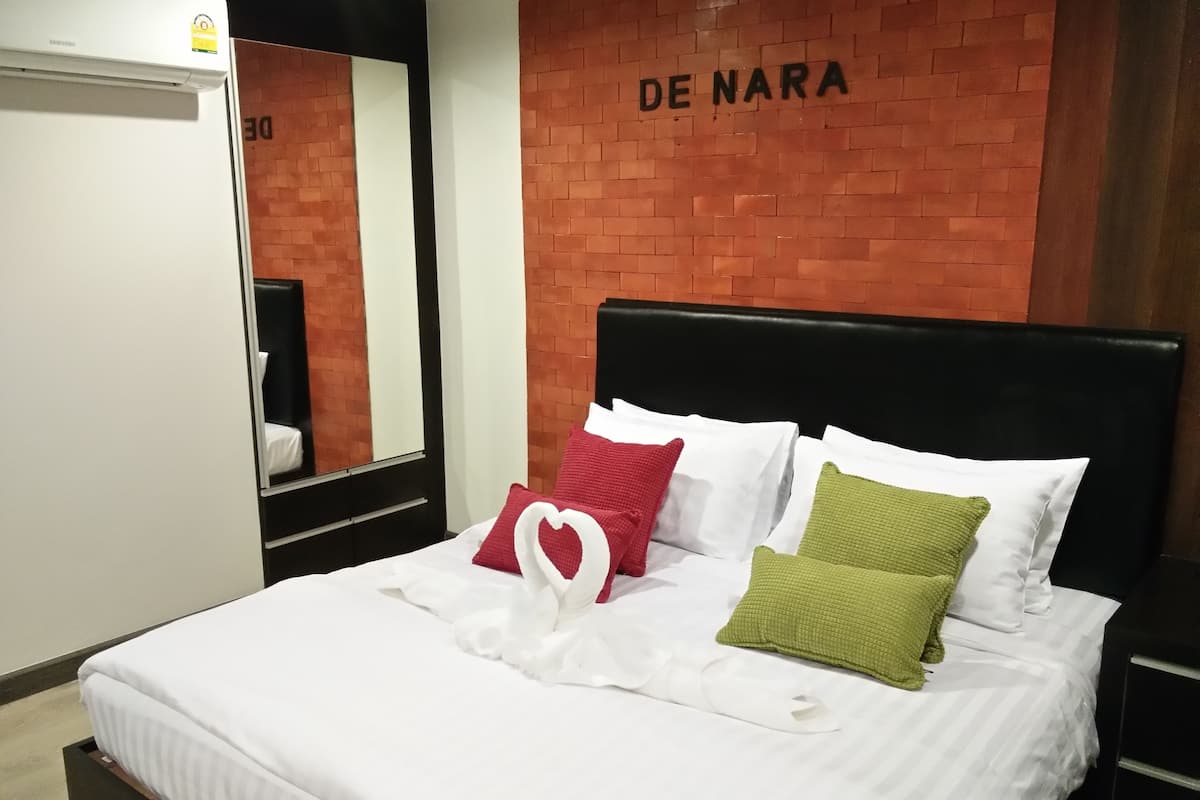 Deluxe Double Room, Bathtub