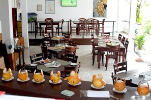 Se sirven desayunos, comidas y cenas 